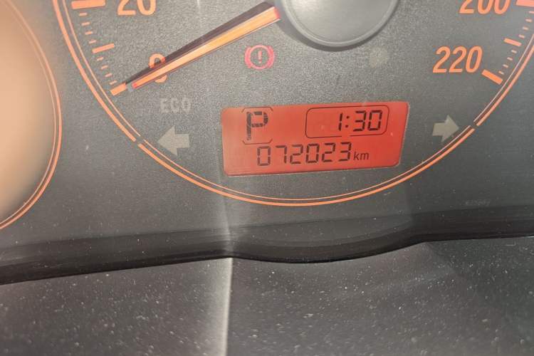 Used Honda City 2015 1.5L CVT Comfort Version Odometer Close Up