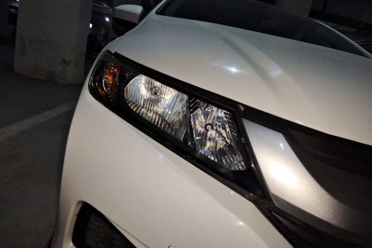 Used Honda City 2015 1.5L manual Comfort version Right Front Headlight