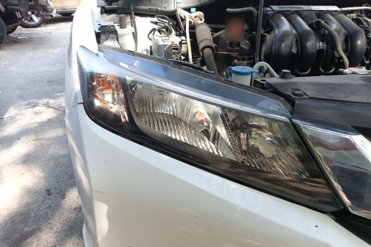 Used Honda City 2015 1.5L manual Comfort version Right Front Headlight
