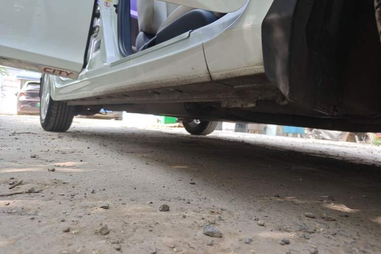 Used Honda City 2015 1.5L CVT Luxury Edition Right Side Sill