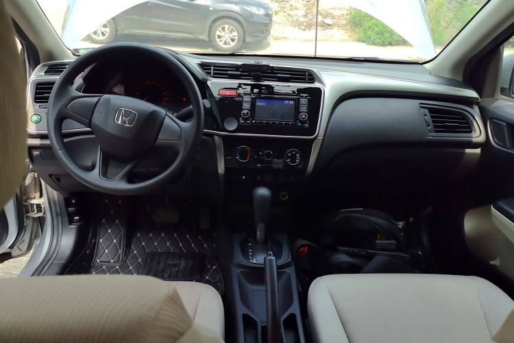 Used Honda City 2017 1.5L CVT Comfort Version Center Console