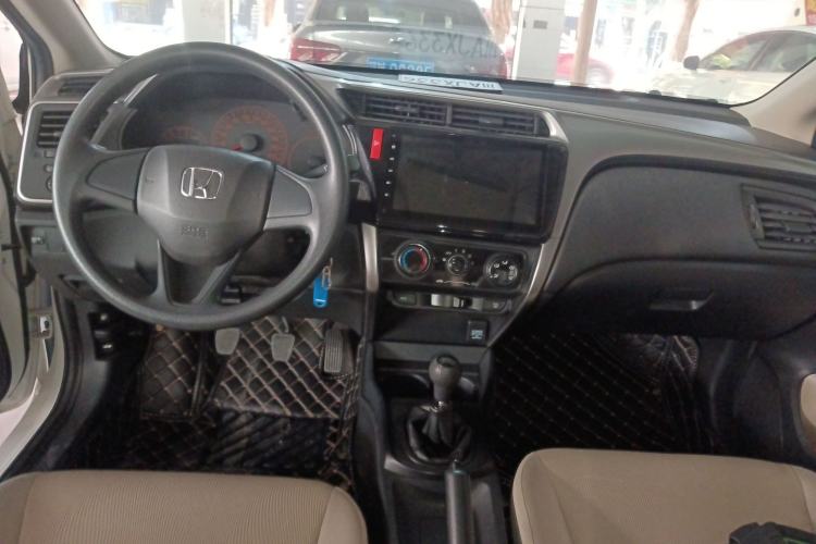 Used Honda City 2017 1.5L manual Comfort version Center Console