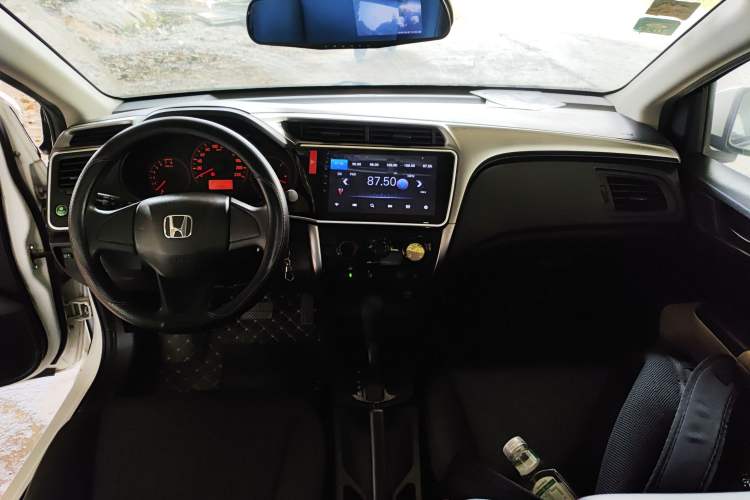 Used Honda City 2017 1.5L CVT Comfort Version Center Console