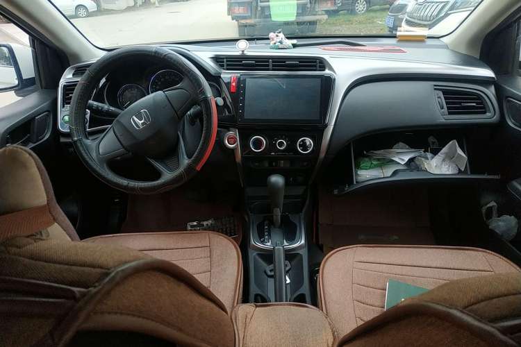 Used Honda City 2017 1.5L CVT Luxury Edition Center Console