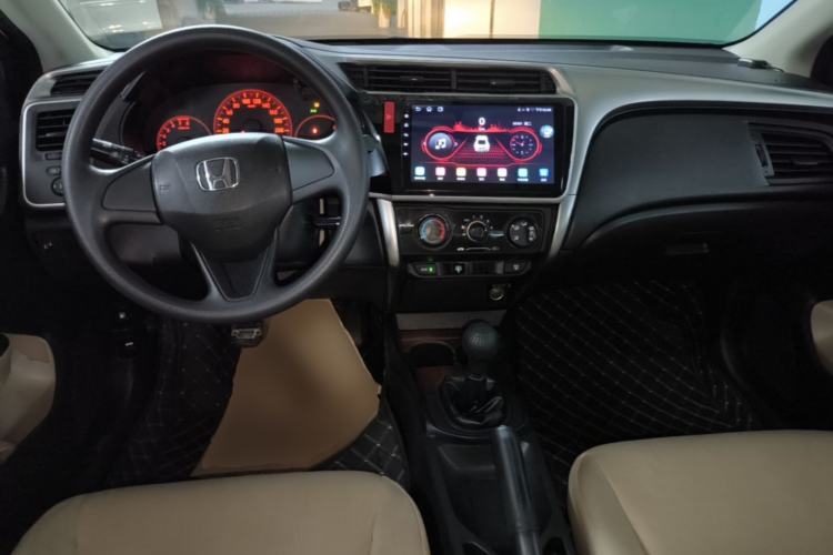 Used Honda City 2017 1.5L manual Comfort version Center Console