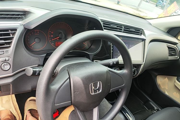 Used Honda City 2017 1.5L CVT Comfort Version Center Console