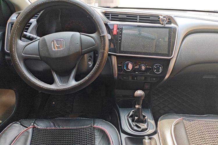 Used Honda City 2017 1.5L manual Comfort version Center Console