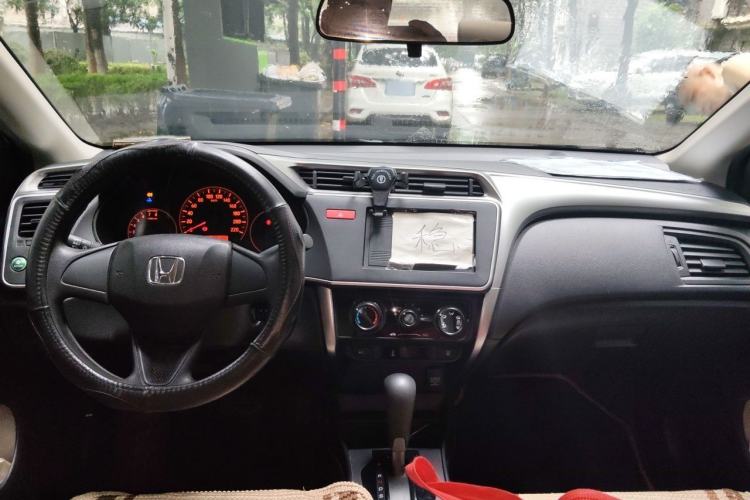 Used Honda City 2017 1.5L CVT Comfort Version Center Console