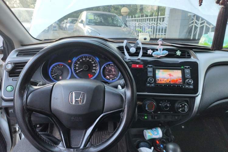 Used Honda City 2017 1.5L CVT Elite Edition Center Console