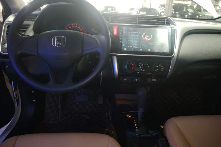 Used Honda City 2017 1.5L CVT Comfort Version Center Console
