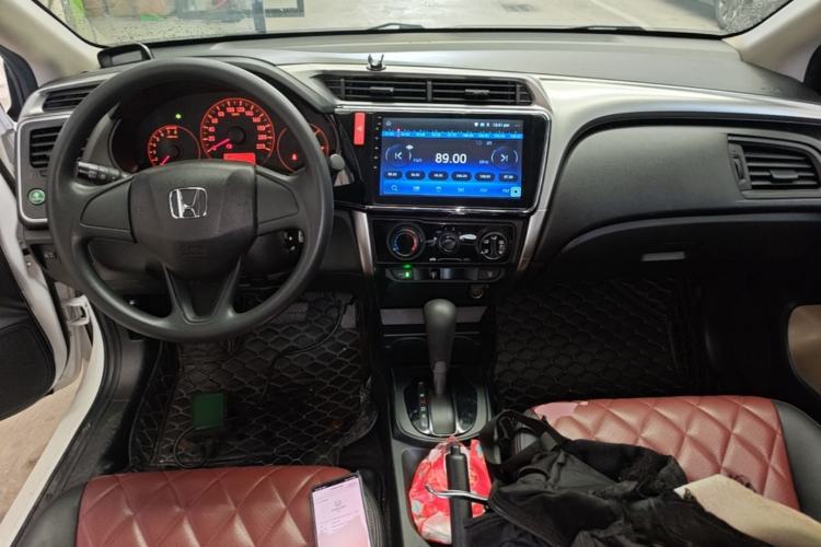 Used Honda City 2017 1.5L CVT Comfort Version Center Console