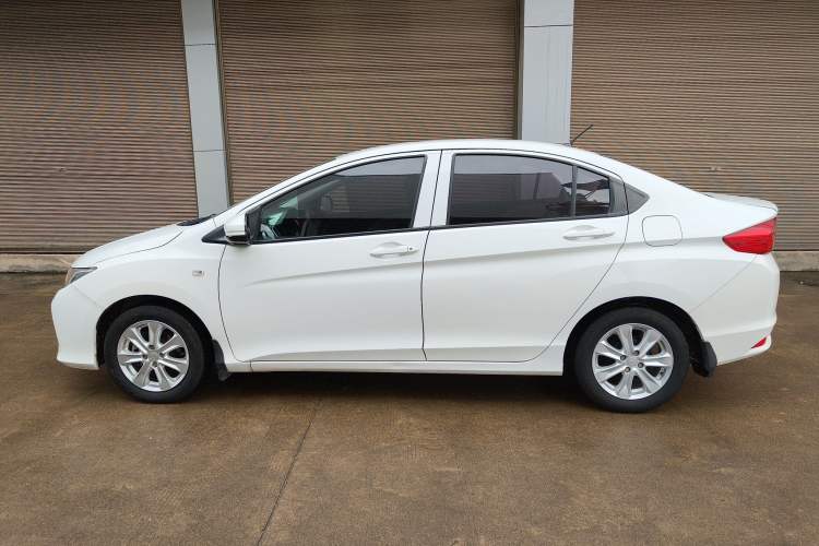 Used Honda City 2017 1.5L manual Comfort version Exterior 3