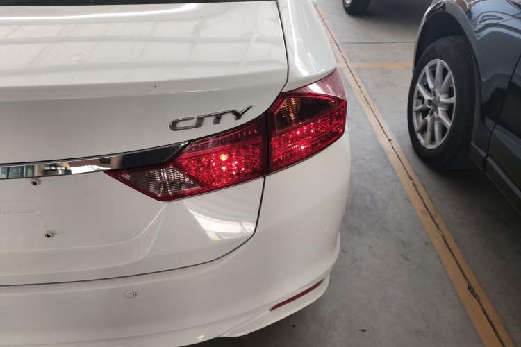 Used Honda City 2017 1.5L CVT Luxury Edition Exterior 3