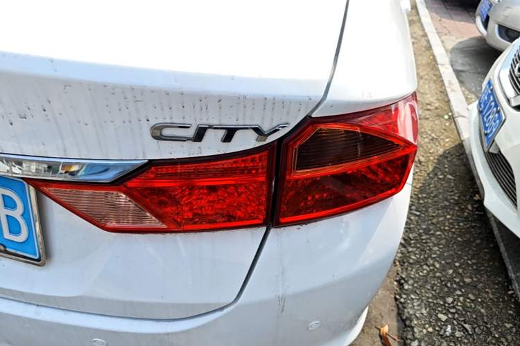 Used Honda City 2017 1.5L CVT Elite Edition Exterior 3