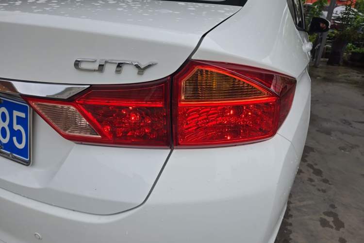 Used Honda City 2017 1.5L CVT Elite Edition Exterior 3