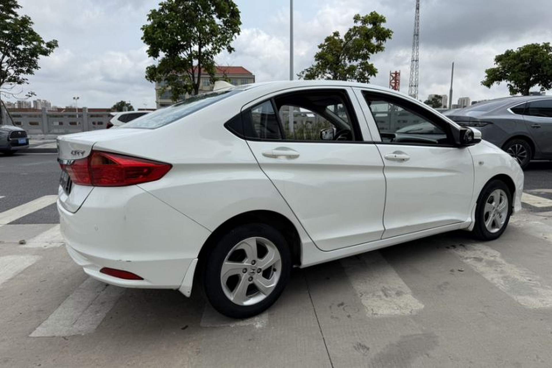Used Honda City 2017 1.5L CVT Elite Edition Exterior 4