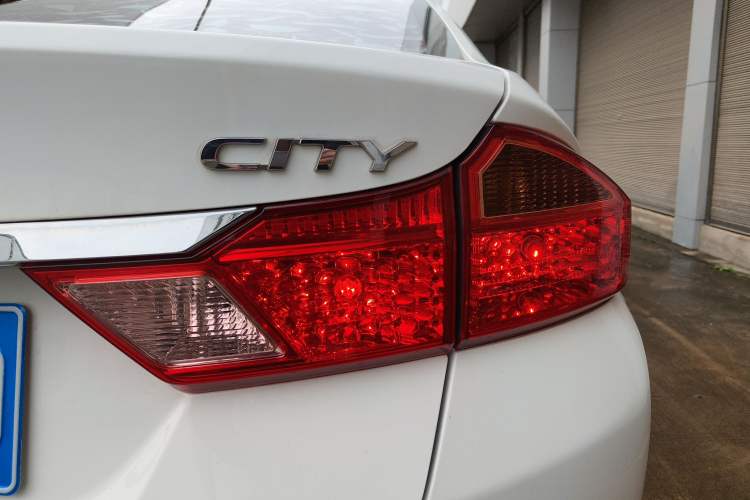 Used Honda City 2017 1.5L manual Comfort version Exterior 6