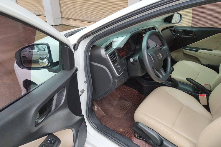 Used Honda City 2017 1.5L manual Comfort version Interior 3