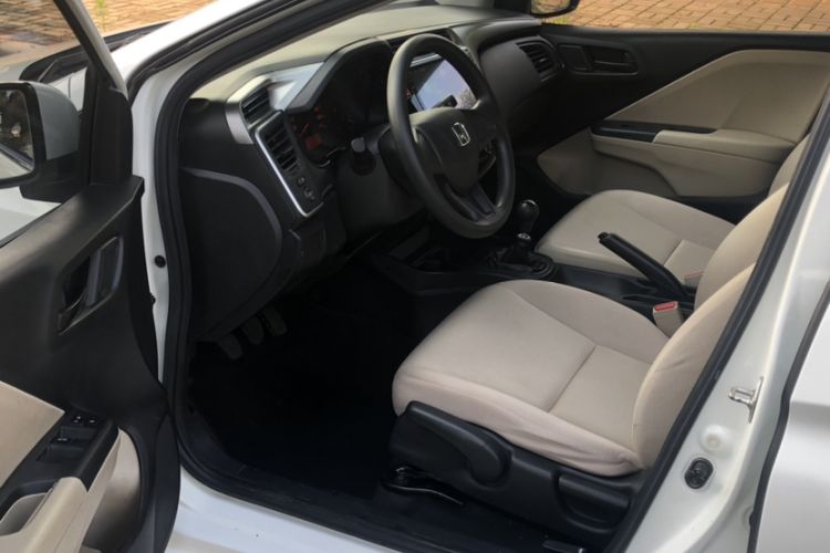 Used Honda City 2017 1.5L manual Comfort version Interior 3