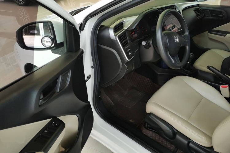 Used Honda City 2017 1.5L manual Comfort version Interior 3
