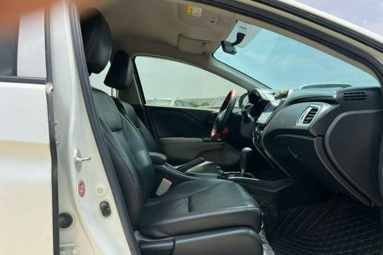 Used Honda City 2017 1.5L CVT Elite Edition Interior 5