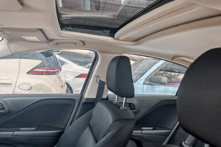 Used Honda City 2017 1.5L CVT Luxury Edition Interior 9