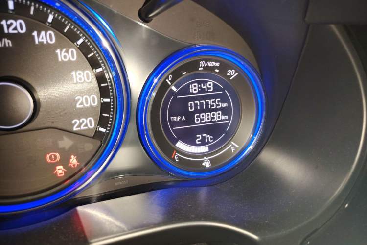 Used Honda City 2017 1.5L CVT Elite Edition Odometer Close Up