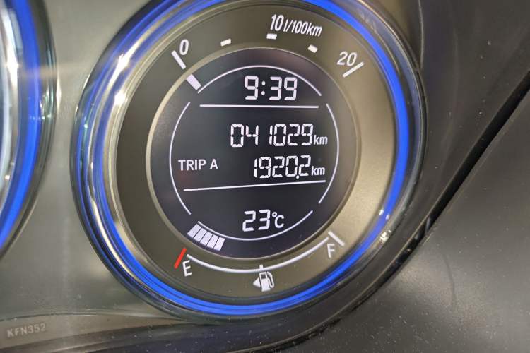 Used Honda City 2017 1.5L CVT Elite Edition Odometer Close Up