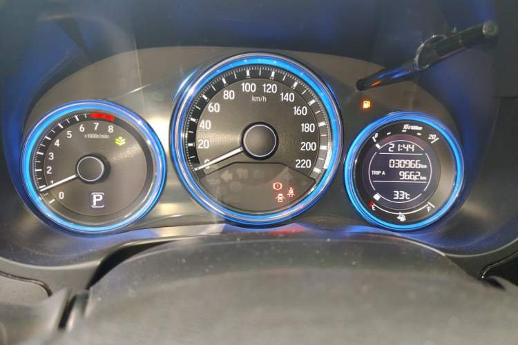 Used Honda City 2017 1.5L CVT Elite Edition Odometer Close Up