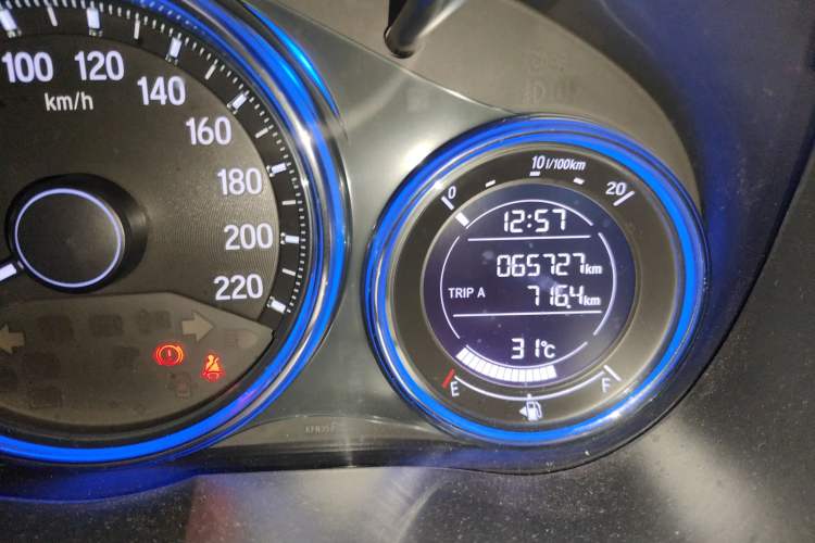 Used Honda City 2017 1.5L CVT Elite Edition Odometer Close Up