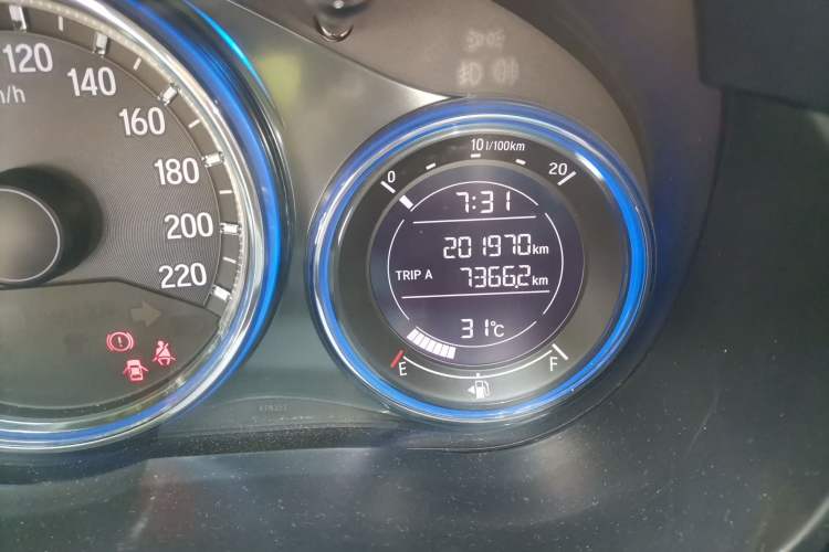 Used Honda City 2017 1.5L CVT Elite Edition Odometer Close Up