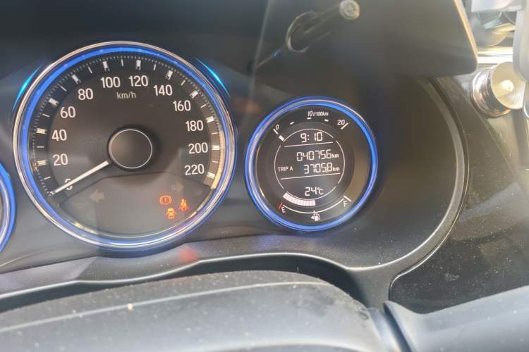 Used Honda City 2017 1.5L CVT Elite Edition Odometer Close Up