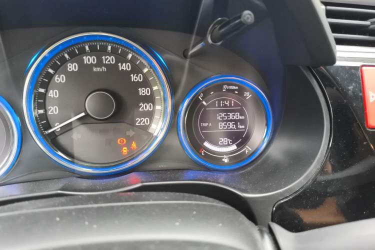 Used Honda City 2017 1.5L CVT Elite Edition Odometer Close Up