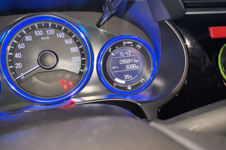 Used Honda City 2017 1.5L CVT Elite Edition Odometer Close Up