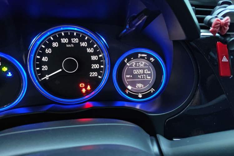 Used Honda City 2017 1.5L CVT Elite Edition Odometer Close Up