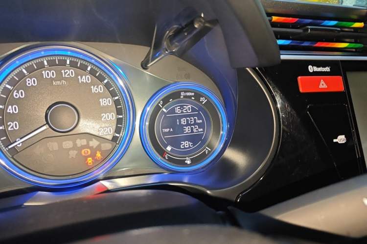 Used Honda City 2017 1.5L CVT Elite Edition Odometer Close Up