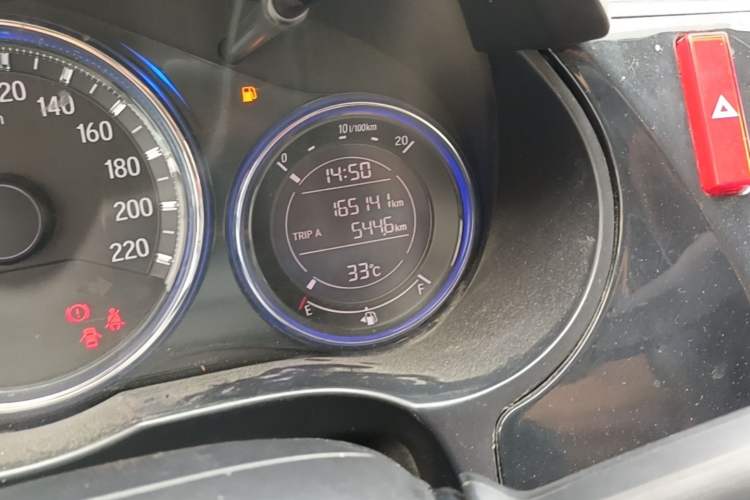 Used Honda City 2017 1.5L CVT Elite Edition Odometer Close Up