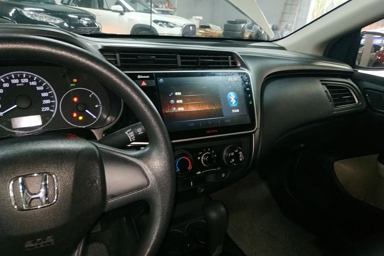 Used Honda City 2018 1.5L CVT Comfort Version Center Console