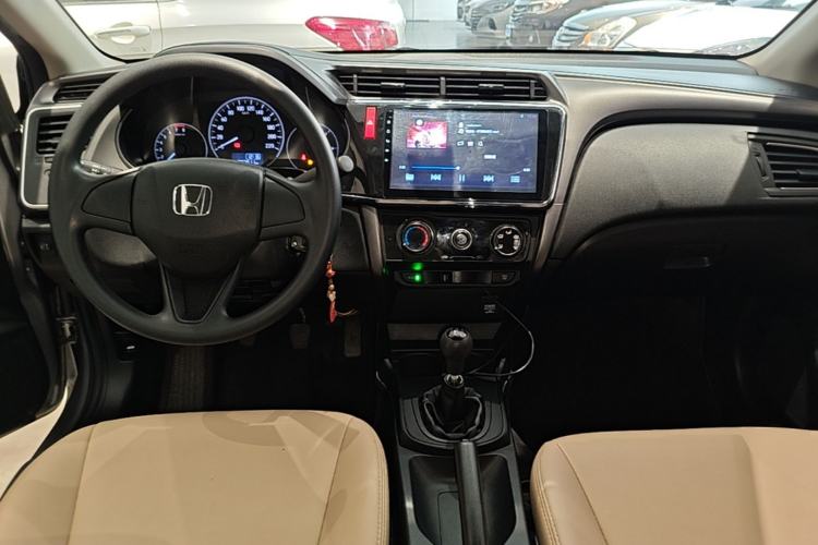 Used Honda City 2018 1.5L Manual Comfort Version Center Console
