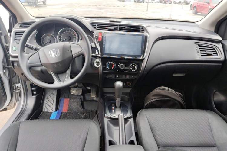 Used Honda City 2018 1.5L CVT Dynamic Edition Center Console