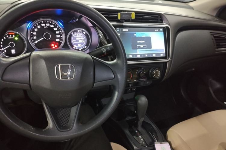 Used Honda City 2018 1.5L CVT Dynamic Edition Center Console