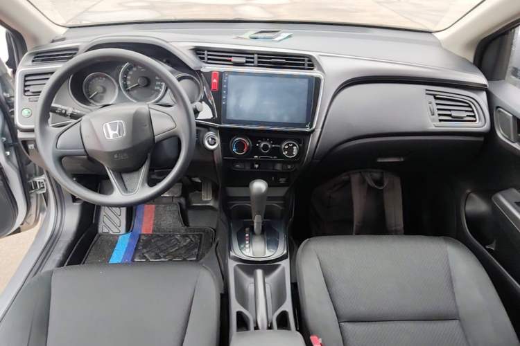 Used Honda City 2018 1.5L CVT Dynamic Edition Center Console