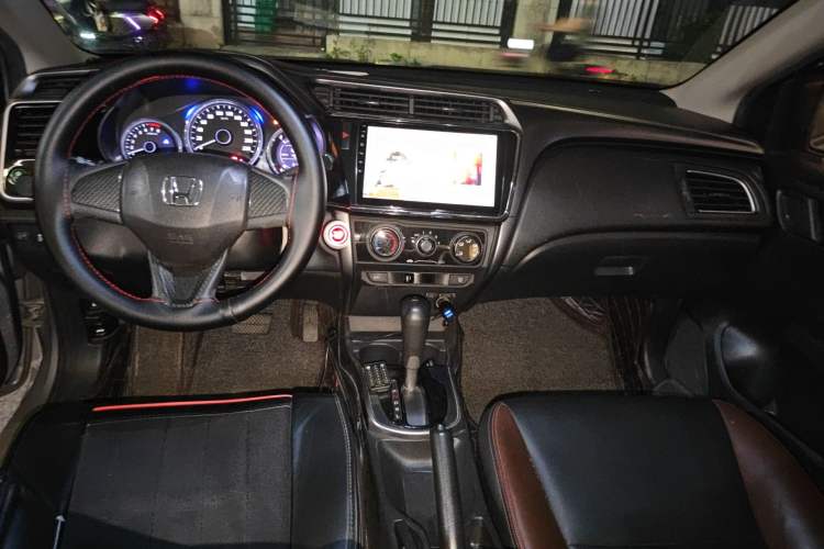 Used Honda City 2018 1.5L CVT Dynamic Pro Edition Center Console