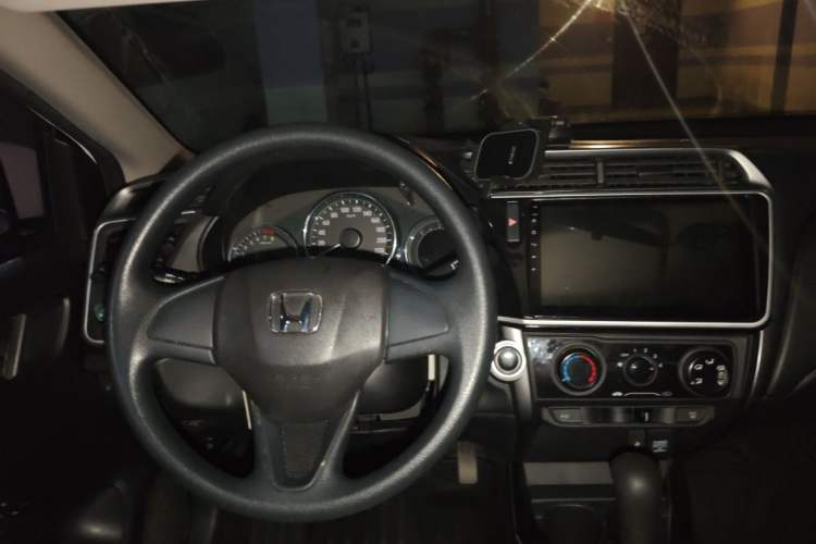 Used Honda City 2018 1.5L CVT Dynamic Edition Center Console