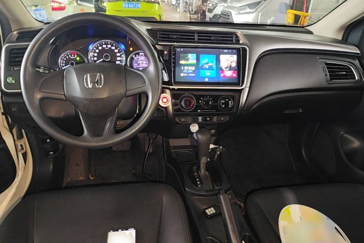 Used Honda City 2018 1.5L CVT Dynamic Edition Center Console
