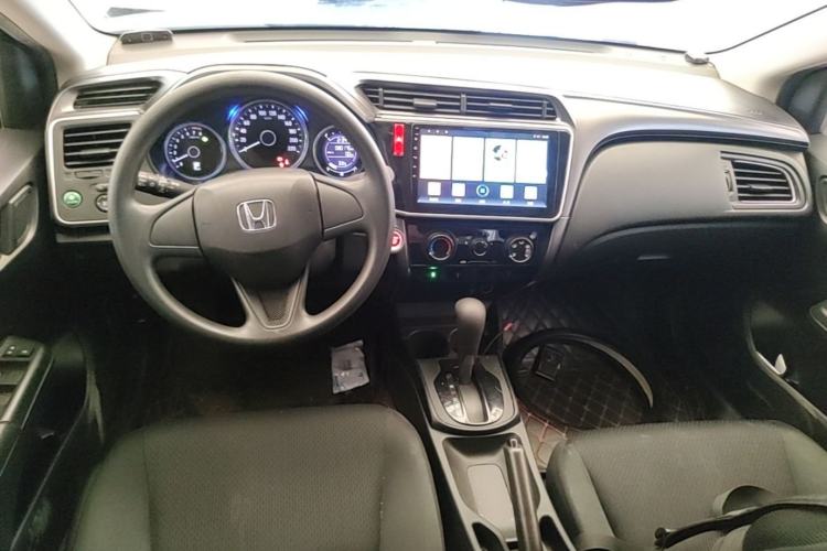 Used Honda City 2018 1.5L CVT Dynamic Edition Center Console