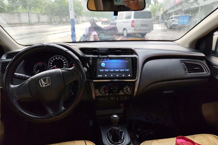 Used Honda City 2018 1.5L Manual Comfort Version Center Console