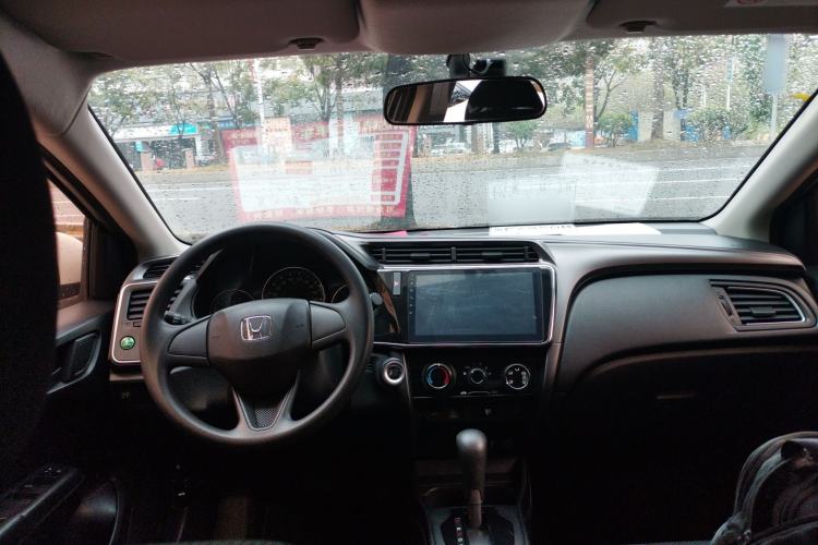 Used Honda City 2018 1.5L CVT Dynamic Edition Center Console