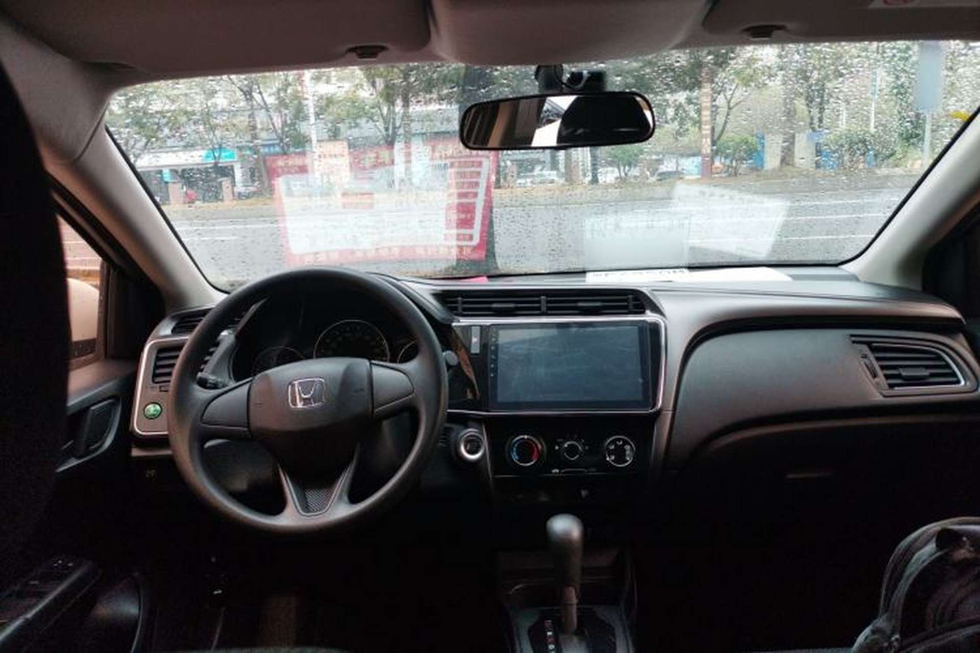 Used Honda City 2018 1.5L CVT Dynamic Edition Center Console