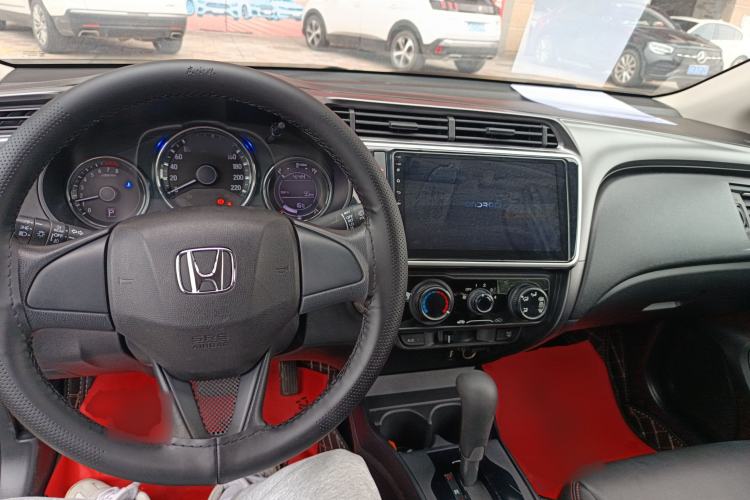 Used Honda City 2019 1.5L CVT Dynamic Edition Center Console